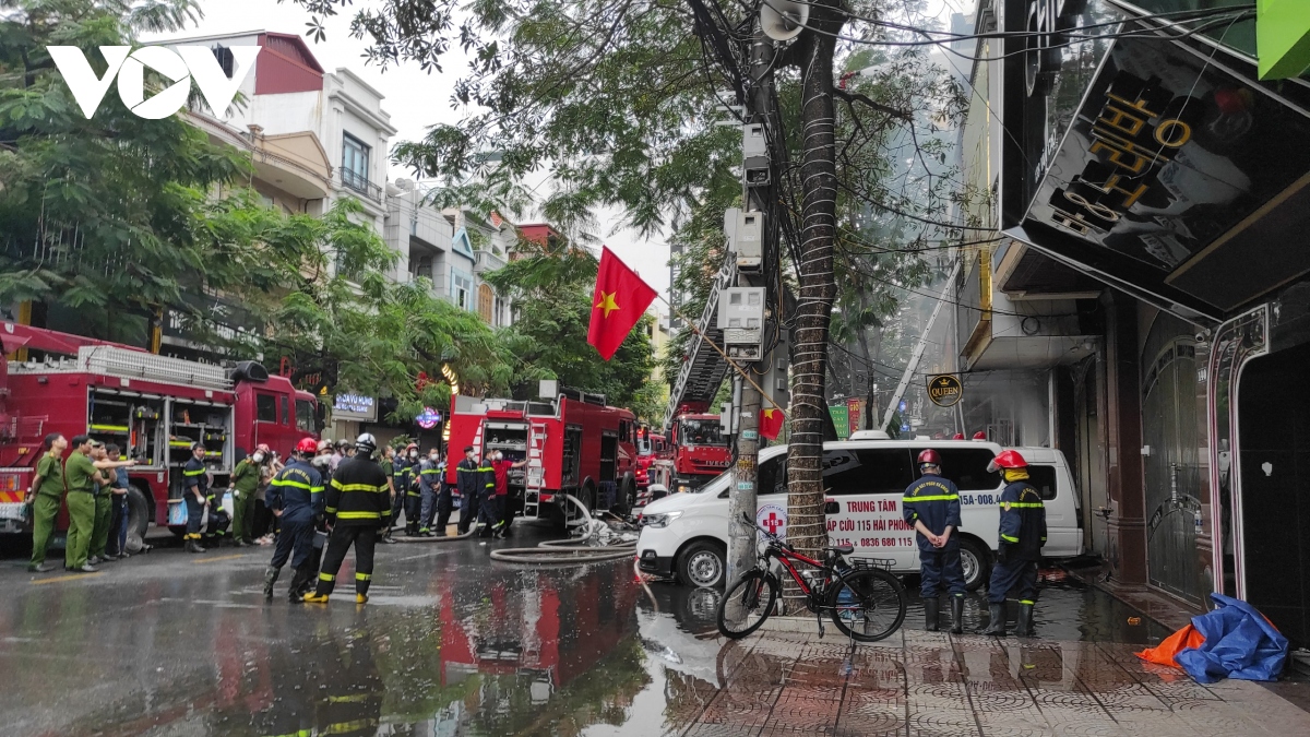 Cháy lớn tại quán bar trên phố Văn Cao (Hải Phòng)
